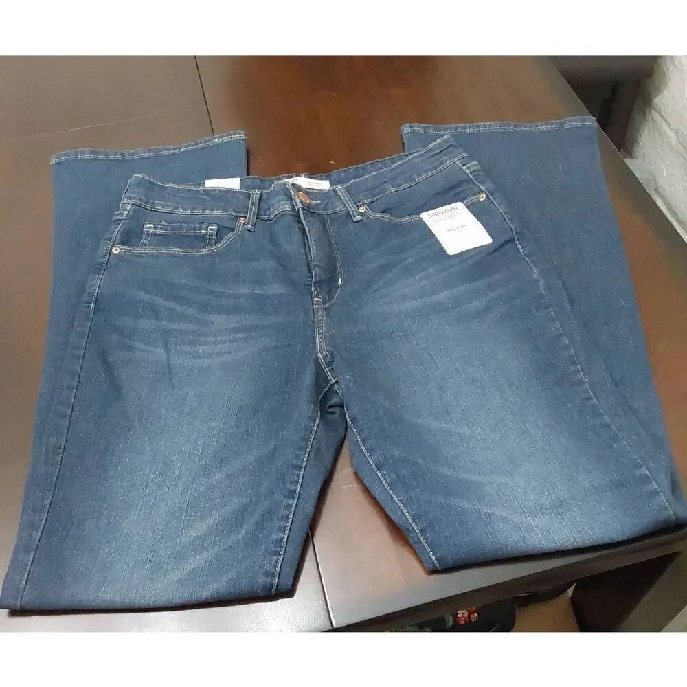 NWT~LEVI STRAUSS Women's Signature Gold Totally Shaping Bootcut Jeans Sz 12M